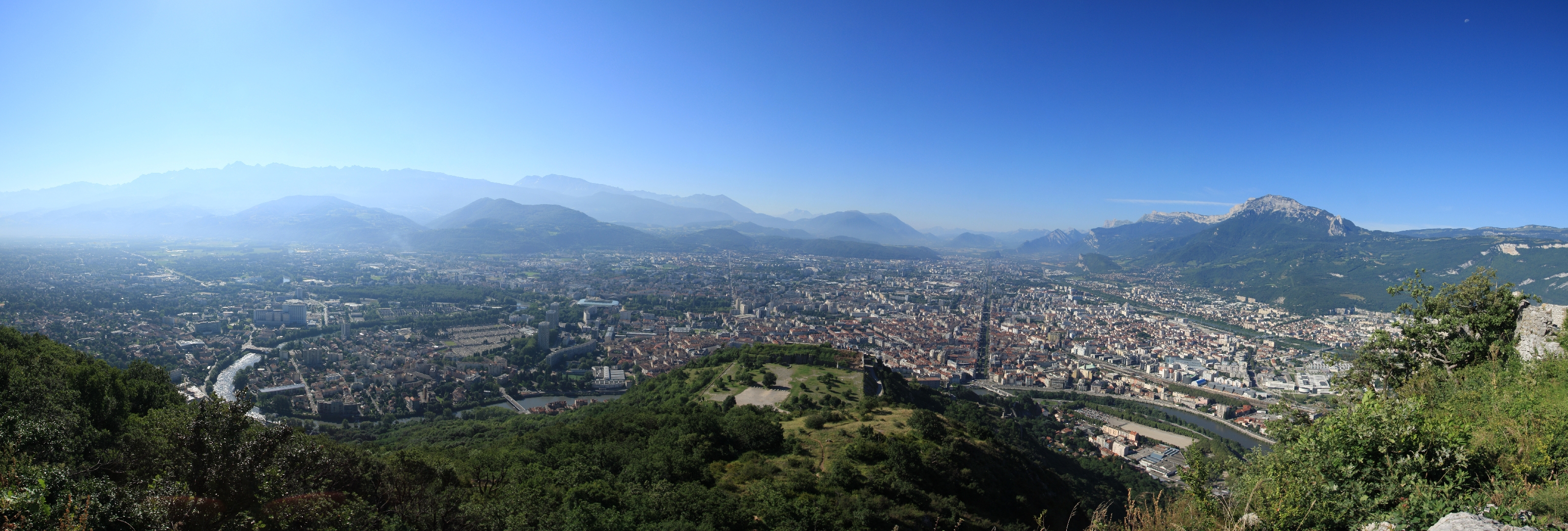 Panorama de Grenoble et des Alpes en Isère